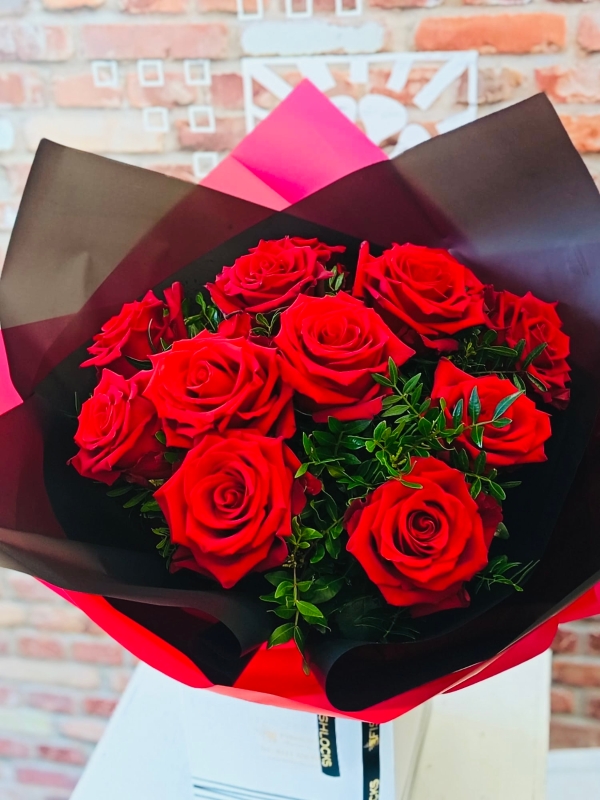 Fishlocks 12 Red Explorer Rose Hand Tied