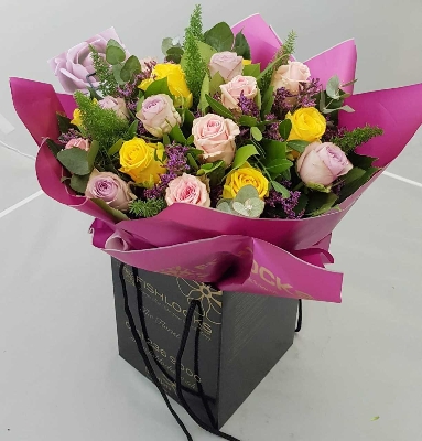 Fishlocks L18 Mixed Rose Hand Tied