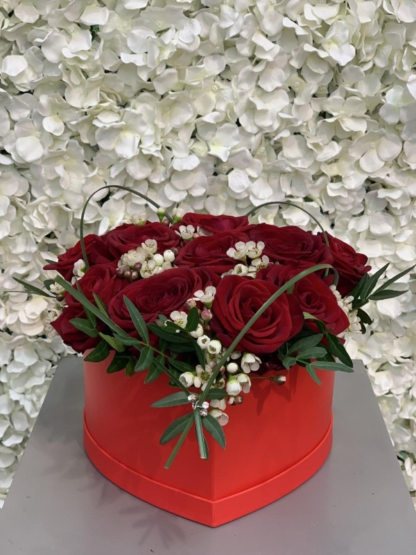 Fishlocks 12 Red Roses Heart Box