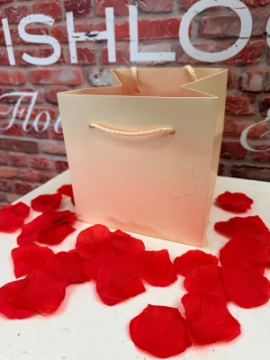 Artifical rose petals