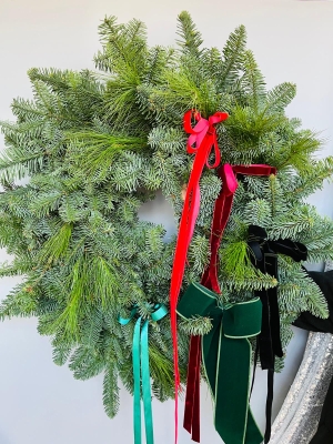 Fishlocks Bow Bonanza Wreath