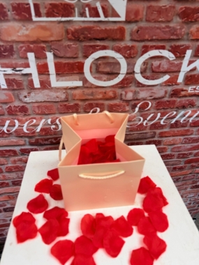Artifical rose petals